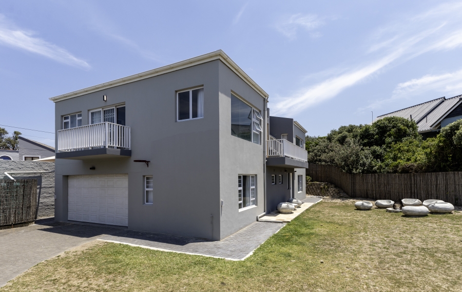 5 Bedroom Property for Sale in West Beach Eastern Cape